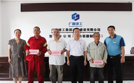 【“雙節”慰問】覃振華：心系職工 傳遞關懷